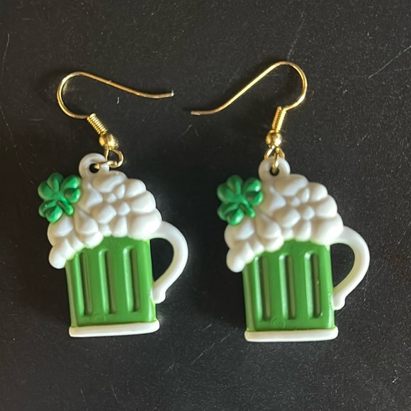 Russ Jewelry - Luck of the Irish Green Beer Mug Shamrock Earrings - RUSS Brand - Pierced